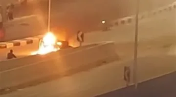 حريق توكتوك أعلى محور عمرو بن العاص بالجيزة (فيديو)