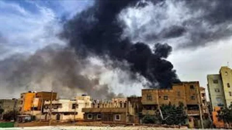 حريق في مستودعات وقود إثر هجوم بمسيرة نسبته الحكومة السودانية للدعم السريع حريق في مستودعات وقود إثر هجوم بمسيرة نسبته الحكومة السودانية للدعم السريع