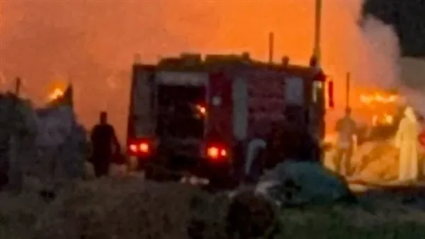 حريق هائل في كسارة بلاستيك بالغربية.. والدفع بـ3 سيارات إطفاء حريق هائل في كسارة بلاستيك بالغربية.. والدفع بـ3 سيارات إطفاء