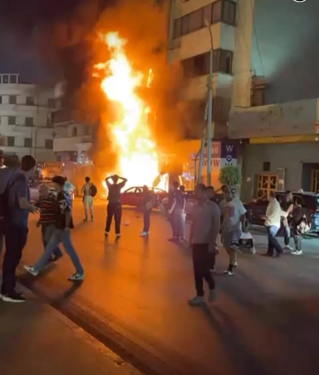 حريق هائل يلتهم محلا بميدان سفير في مصر الجديدة (تفاصيل) حريق هائل يلتهم محلا بميدان سفير في مصر الجديدة (تفاصيل)