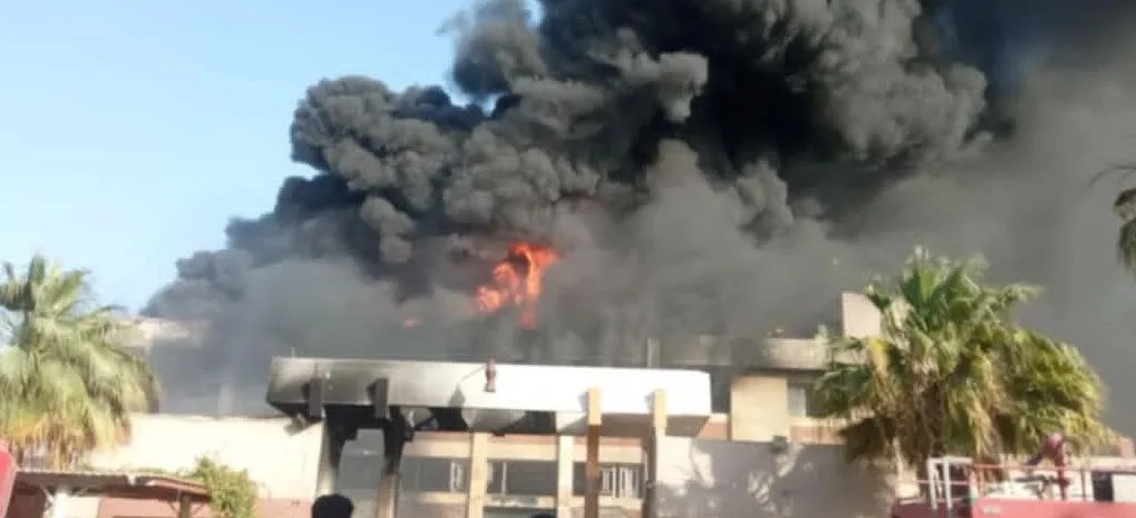 حريق هائل يلتهم مصنع بلاستيك بالمنطقة الصناعية في 6 أكتوبر حريق هائل يلتهم مصنع بلاستيك بالمنطقة الصناعية في 6 أكتوبر
