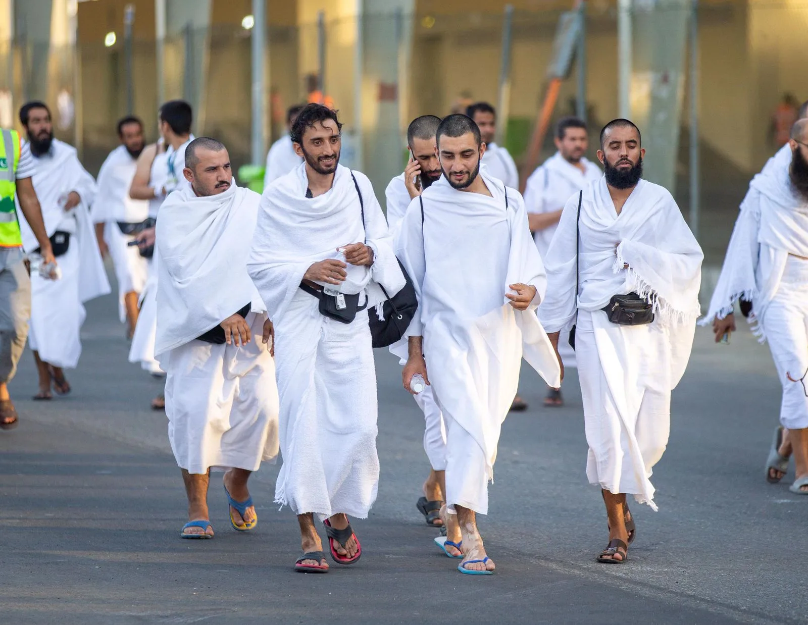 حكم استعمال الصابون والمعقمات التي تحتوي على رائحة معطرة أثناء الإحرام.. الإفتاء تجيب حكم استعمال الصابون والمعقمات التي تحتوي على رائحة معطرة أثناء الإحرام.. الإفتاء تجيب