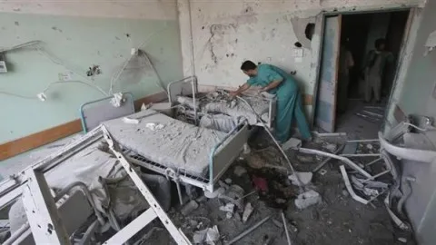 حكومة غزة: مستشفيات القطاع على شفا الانهيار خلال 48 ساعة حكومة غزة: مستشفيات القطاع على شفا الانهيار خلال 48 ساعة