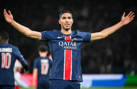 حكيمي يُحسن ليفوز بلقب أفضل لاعب إفريقي في الدوري الفرنسي حكيمي يُحسن ليفوز بلقب أفضل لاعب إفريقي في الدوري الفرنسي