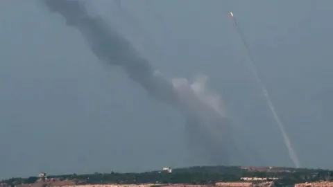 حماس: إطلاق الصواريخ من لبنان بعد وقف إطلاق النار كان “عملا فرديا” جرى من دون علم قيادة الحركة وقام بها عدد من الشباب حُرقةً وكردة فعل على حرب الإبادة والمجازر في غزّة حماس: إطلاق الصواريخ من لبنان بعد وقف إطلاق النار كان “عملا فرديا” جرى من دون علم قيادة الحركة وقام بها عدد من الشباب حُرقةً وكردة فعل على حرب الإبادة والمجازر في غزّة