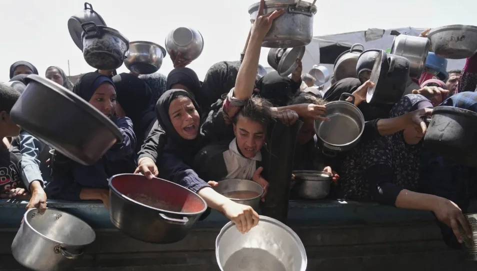 حماس: لا معنى لأي مفاوضات في ظل حرب التجويع والإبادة حماس: لا معنى لأي مفاوضات في ظل حرب التجويع والإبادة
