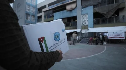 “حملات” شرسة ضد تقارير “لندنية”.. هل تراجعت “ميدل إيست آي” عن روايتها؟ منصات الأردنيين تهب دفاعا عن “الهيئة والإغاثة” “حملات” شرسة ضد تقارير “لندنية”.. هل تراجعت “ميدل إيست آي” عن روايتها؟ منصات الأردنيين تهب دفاعا عن “الهيئة والإغاثة”