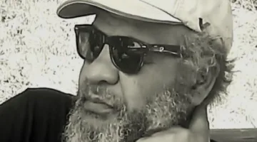 خالد الهواري: البكاء بين ايدي حمالات الحطب