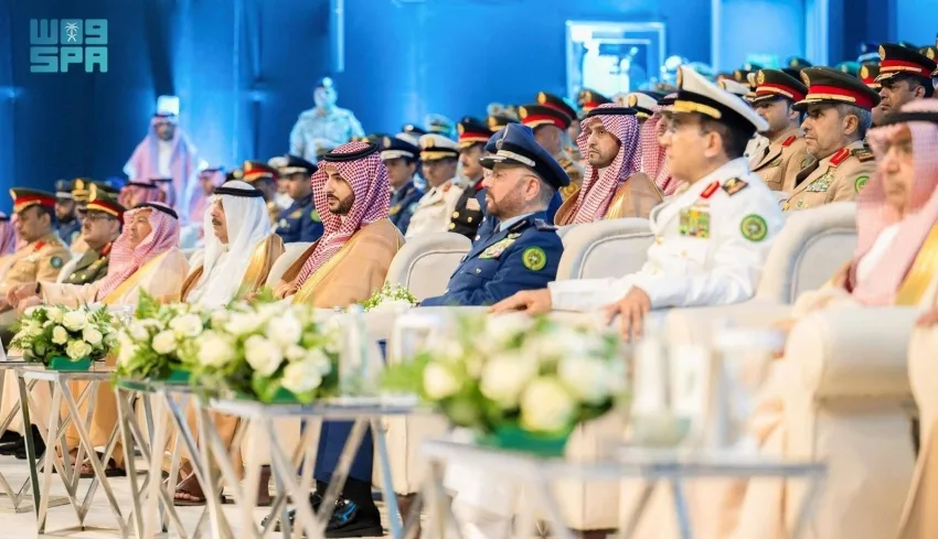 خالد بن سلمان يشهد مراسم تخرج طلاب جامعة الدفاع الوطني بوزارة الدفاع خالد بن سلمان يشهد مراسم تخرج طلاب جامعة الدفاع الوطني بوزارة الدفاع