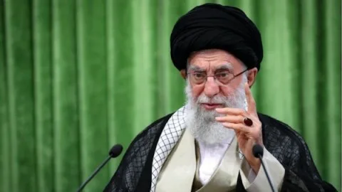 خامنئي: المحادثات مع الولايات المتحدة بشأن البرنامج النووي لن تثمر عن شيء، وحرمان إيران من حق تخصيب اليورانيوم سيكون “خطأ كبيراً”. خامنئي: المحادثات مع الولايات المتحدة بشأن البرنامج النووي لن تثمر عن شيء، وحرمان إيران من حق تخصيب اليورانيوم سيكون “خطأ كبيراً”.