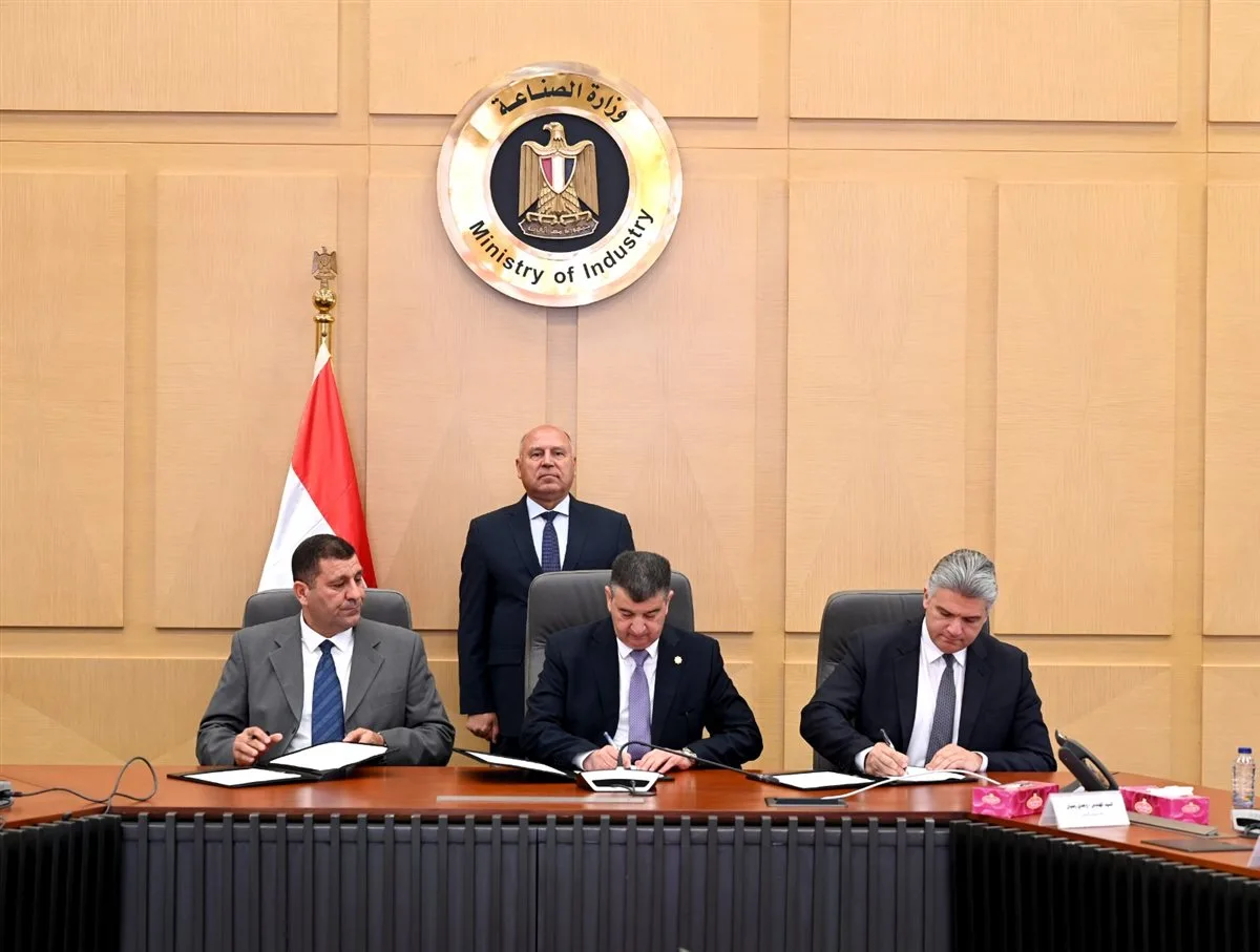 خبر مفرح لسكان الإسكندرية: إبرام عقد مشروع تحديث ترام الرمل