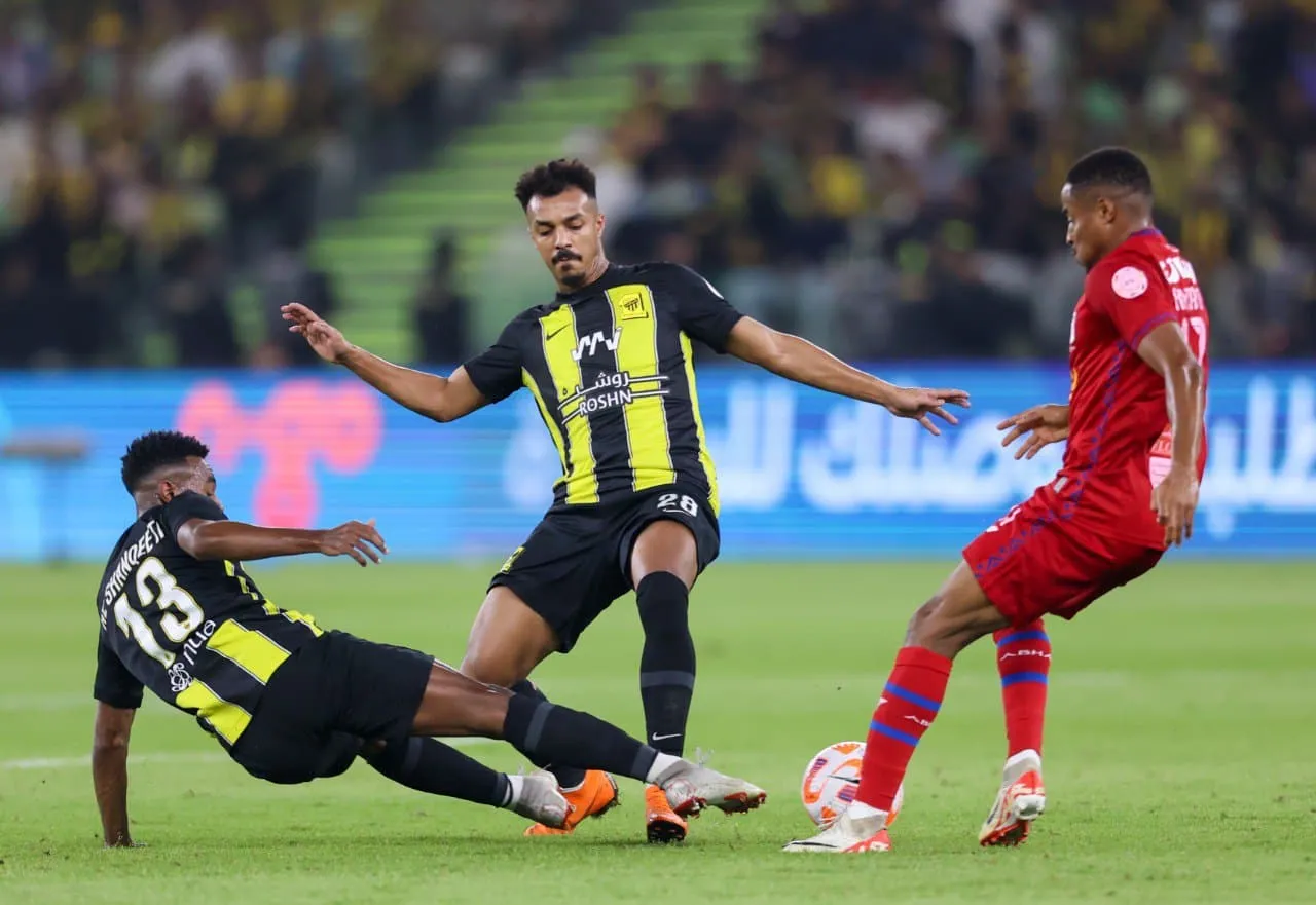 خبير يوضح سبب الجدل التحكيمي في نهائي كأس الملك بعد استبعاد ركلة جزاء للاتحاد خبير يوضح سبب الجدل التحكيمي في نهائي كأس الملك بعد استبعاد ركلة جزاء للاتحاد