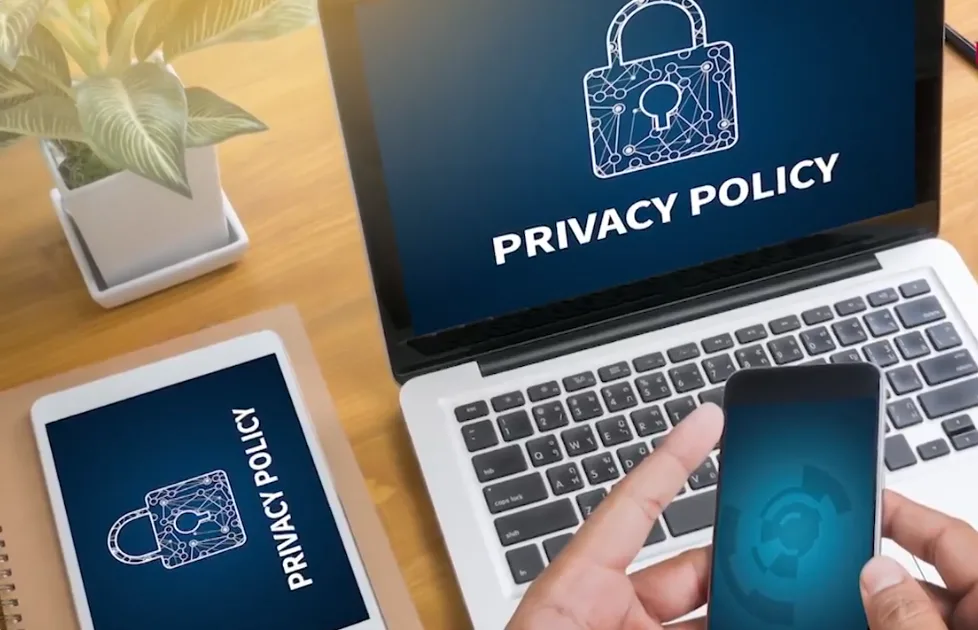 خطأ شائع يرتكبه الكثيرون.. خبيرة في التكنولوجيا تشرح كيفية تأمين بياناتك الرقمية أثناء السفر خطأ شائع يرتكبه الكثيرون.. خبيرة في التكنولوجيا تشرح كيفية تأمين بياناتك الرقمية أثناء السفر