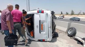 إصابة 7 أشخاص إثر انقلاب ميكروباص بأكتوبر