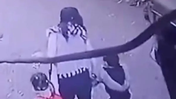 خلاف بين الأب والأم .. مفاجآت مثيرة حول فيديو خطـ.ـف طفل في توك توك خلاف بين الأب والأم .. مفاجآت مثيرة حول فيديو خطـ.ـف طفل في توك توك