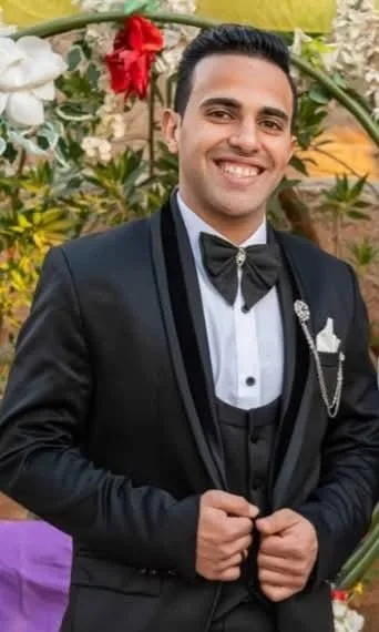 خلافات عائلية: والد شاب قُتل في رمضان بأسيوط يتحدث عن تعرضه للإهانة في المسجد وفقدانه لابنه الوحيد بشكل غادر. خلافات عائلية: والد شاب قُتل في رمضان بأسيوط يتحدث عن تعرضه للإهانة في المسجد وفقدانه لابنه الوحيد بشكل غادر.