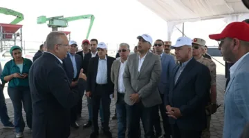 خلال جولته بشرق بورسعيد: رئيس الوزراء يتفقد مشروعي "رووتس" و"سكاي للموانيء"