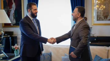 خلال زيارته فرنسا.. الشرع يلتقي بـ&quot;فاضح&quot; نظام بشار الأسد