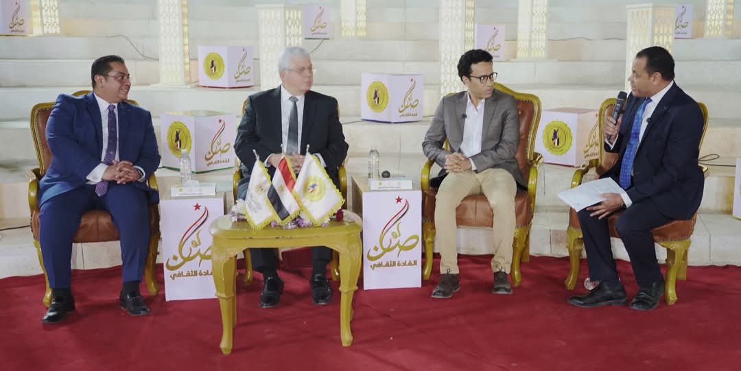 د. أيمن عاشور وزير التعليم العالي يُكرم سامح حسين لدوره فى نشر الوعي وتعزيز القيم الإيجابية د. أيمن عاشور وزير التعليم العالي يُكرم سامح حسين لدوره فى نشر الوعي وتعزيز القيم الإيجابية