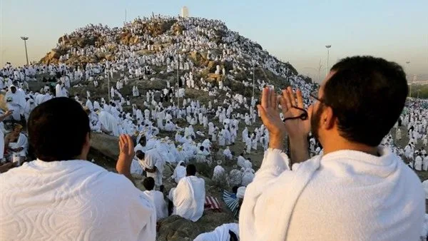 دار الإفتاء: لا يجوز استعمال الدبوس المشبك والمكبس في ملابس الإحرام للرجال في الحج والعمرة دار الإفتاء: لا يجوز استعمال الدبوس المشبك والمكبس في ملابس الإحرام للرجال في الحج والعمرة