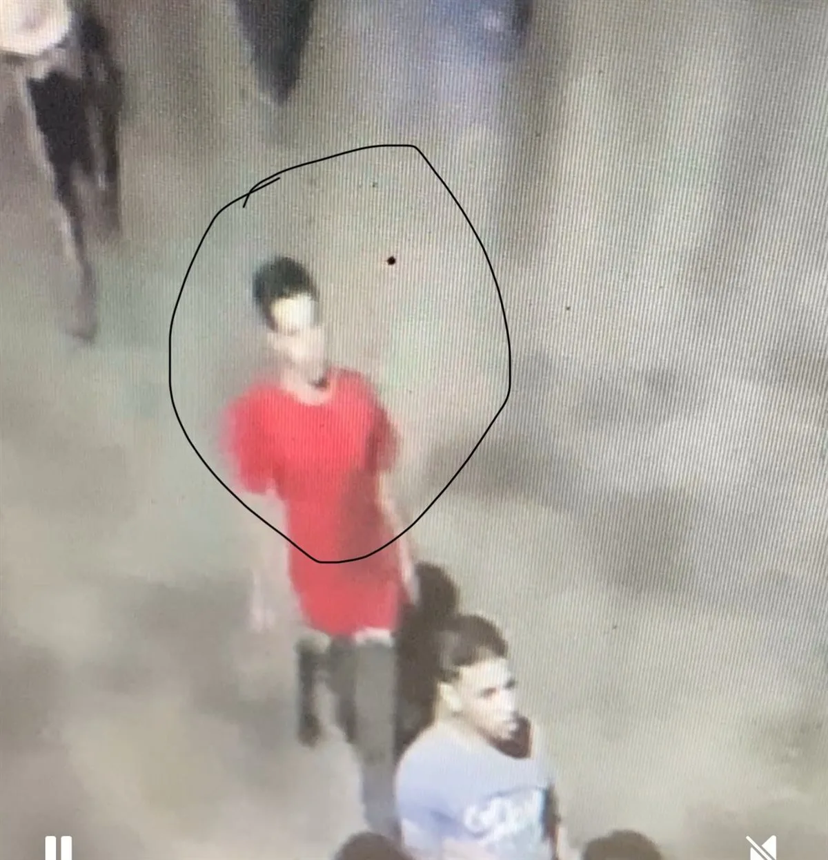 دافع عن جاره فسقط في مصيدة “النسناس” وعصابة النص بالمصادفة.. ما الذي جرى؟ دافع عن جاره فسقط في مصيدة “النسناس” وعصابة النص بالمصادفة.. ما الذي جرى؟
