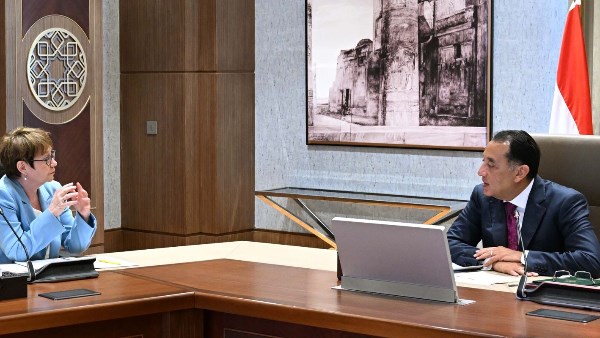 دعم الاقتصاد المصري.. مدبولي يلتقي رئيس البنك الأوروبي لإعادة الإعمار والتنمية دعم الاقتصاد المصري.. مدبولي يلتقي رئيس البنك الأوروبي لإعادة الإعمار والتنمية