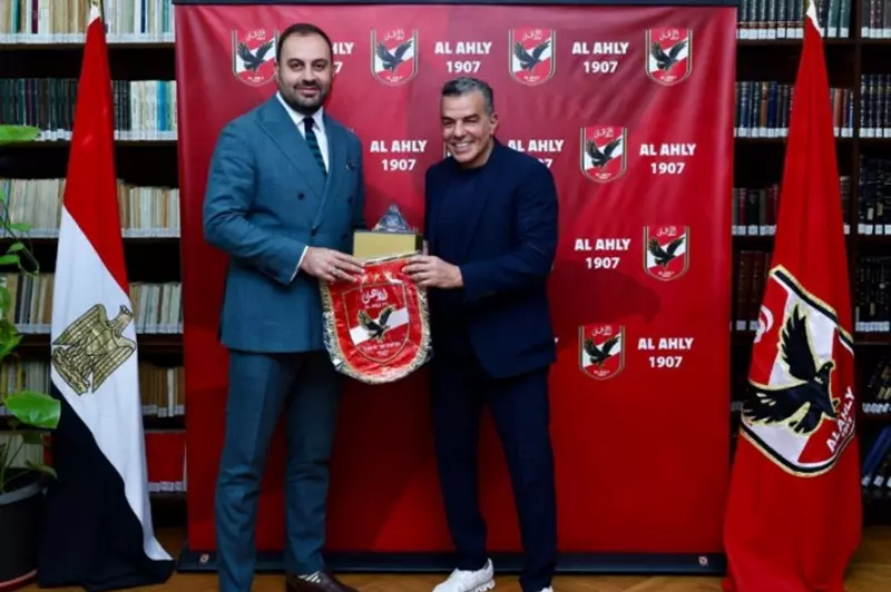 دعوة للتعاون قبل لقاء إنتر ميامي.. الأهلي يستقبل وفدًا من سفارة أمريكا بسبب مونديال الأندية دعوة للتعاون قبل لقاء إنتر ميامي.. الأهلي يستقبل وفدًا من سفارة أمريكا بسبب مونديال الأندية