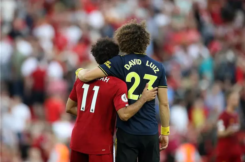 ديفيد لويز يتناول روابطه مع صلاح، مباراة الأهلي، وأسلوب اللعب الخاص بأبو تريكة ديفيد لويز يتناول روابطه مع صلاح، مباراة الأهلي، وأسلوب اللعب الخاص بأبو تريكة