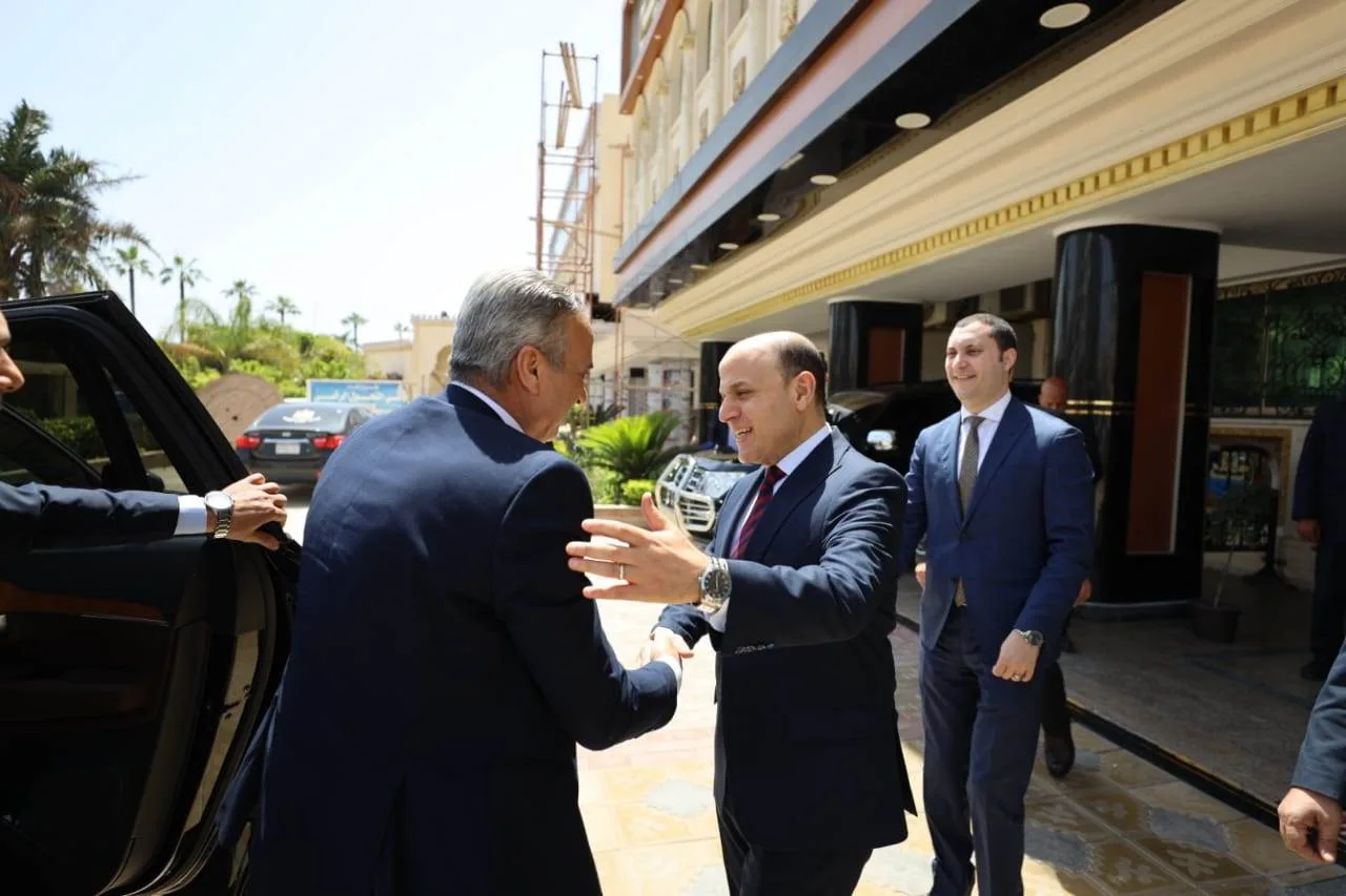 رئيس "حماية المستهلك" ومحافظ كفر الشيخ يبحثان آليات ضبط الأسواق وأسعار السلع بالمحافظة رئيس "حماية المستهلك" ومحافظ كفر الشيخ يبحثان آليات ضبط الأسواق وأسعار السلع بالمحافظة