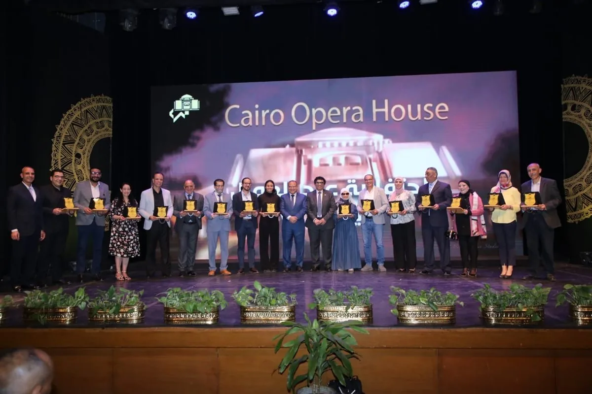 رئيس الأوبرا يكرم عددًا من الفنانين والإداريين بمناسبة عيد العمال