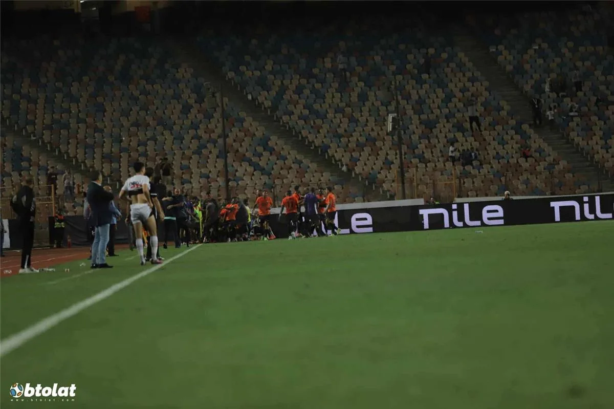 رئيس البنك الأهلي: نقطة الزمالك مهمة.. ونستهدف التأهل للمربع الذهبي والكونفدرالية رئيس البنك الأهلي: نقطة الزمالك مهمة.. ونستهدف التأهل للمربع الذهبي والكونفدرالية