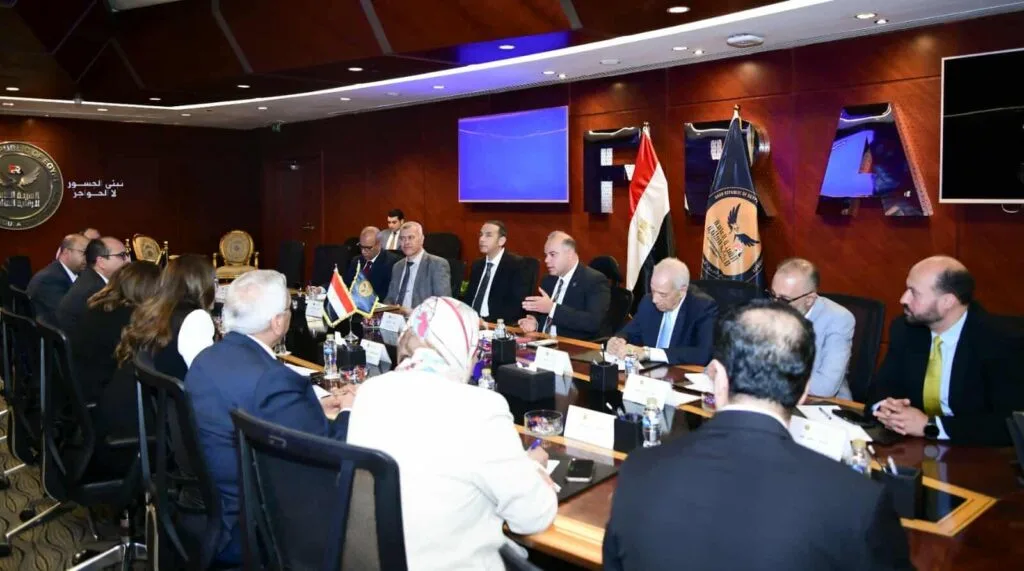 رئيس الرقابة المالية يجتمع مع وزيرة التنمية المحلية لبحث آليات التعاون رئيس الرقابة المالية يجتمع مع وزيرة التنمية المحلية لبحث آليات التعاون