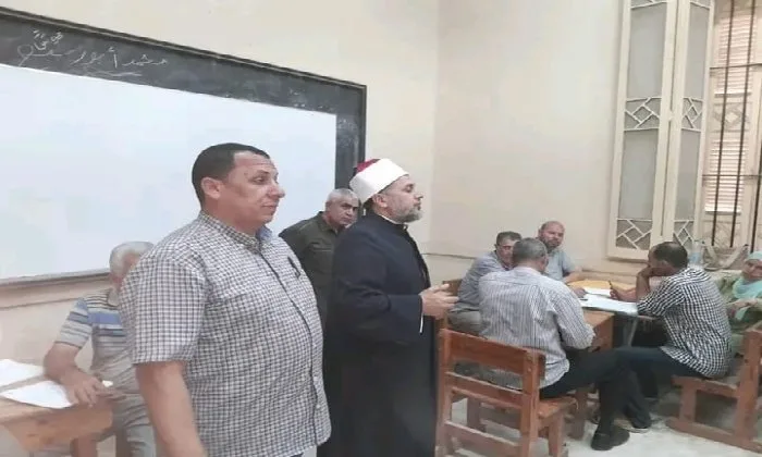 رئيس المنطقة الأزهرية بالشرقية يزور مركز تصحيح الشهادات الإعدادية والابتدائية رئيس المنطقة الأزهرية بالشرقية يزور مركز تصحيح الشهادات الإعدادية والابتدائية