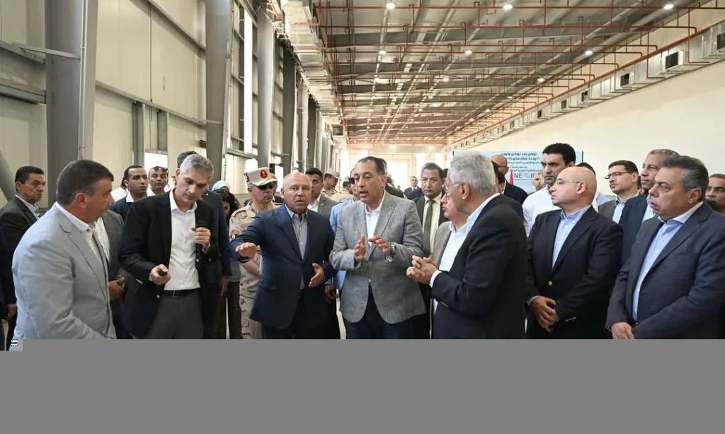 رئيس الوزراء: إنتاج أول عربة قطارات يوليو 2025 رئيس الوزراء: إنتاج أول عربة قطارات يوليو 2025