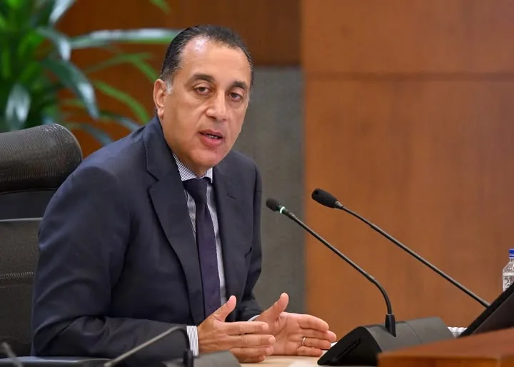 رئيس الوزراء: تعزيز الشراكة مع القطاع الخاص في المنطقة الاقتصادية لقناة السويس يعزز جهود جذب الاستثمارات. رئيس الوزراء: تعزيز الشراكة مع القطاع الخاص في المنطقة الاقتصادية لقناة السويس يعزز جهود جذب الاستثمارات.