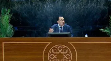 رئيس الوزراء: طلبت التحقيق بشأن ما تردد عن وجود بنزين مغشوش بالمحطات