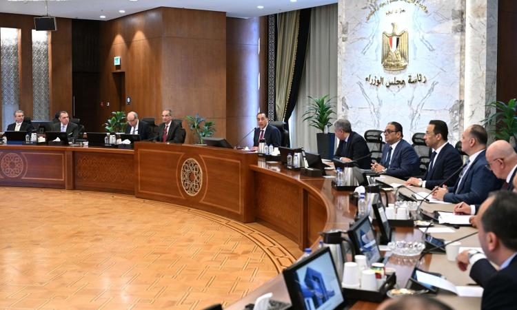 رئيس الوزراء: نستهدف مضاعفة أعداد السياح وتيسير إجراءات الدخول بالمطارات رئيس الوزراء: نستهدف مضاعفة أعداد السياح وتيسير إجراءات الدخول بالمطارات