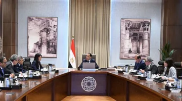رئيس الوزراء يؤكد التزام الحكومة بإصلاح وإعادة هيكلة الهيئات الاقتصادية