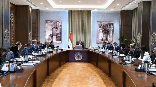 رئيس الوزراء يتابع مستجدات الموقف الحالي لبرنامج الطروحات الحكومية بحضور محافظ المركزي رئيس الوزراء يتابع مستجدات الموقف الحالي لبرنامج الطروحات الحكومية بحضور محافظ المركزي