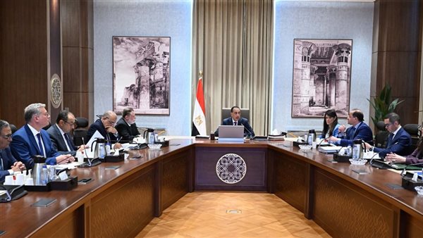 رئيس الوزراء يتابع مستجدات برنامج الطروحات الحكومية رئيس الوزراء يتابع مستجدات برنامج الطروحات الحكومية