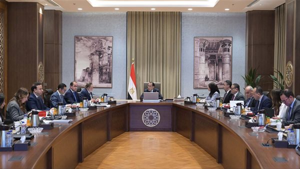رئيس الوزراء يترأس اجتماع المجموعة الاقتصادية لبحث عدد من الملفات المهمة رئيس الوزراء يترأس اجتماع المجموعة الاقتصادية لبحث عدد من الملفات المهمة