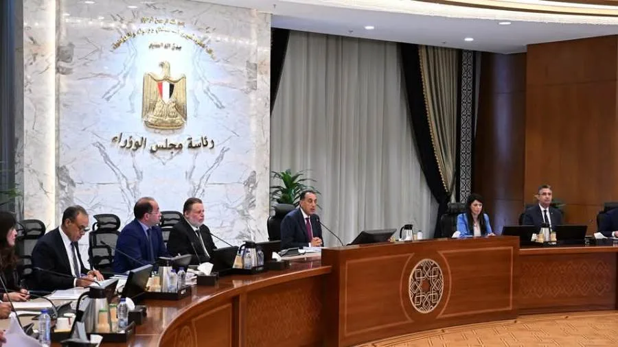 رئيس الوزراء يترأس اجتماع المجموعة الوزارية الاقتصادية بحضور محافظ البنك المركزي رئيس الوزراء يترأس اجتماع المجموعة الوزارية الاقتصادية بحضور محافظ البنك المركزي
