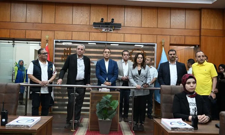 رئيس الوزراء يتفقد مركز سيطرة الشبكة الوطنية للطوارئ والسلامة العامة رئيس الوزراء يتفقد مركز سيطرة الشبكة الوطنية للطوارئ والسلامة العامة