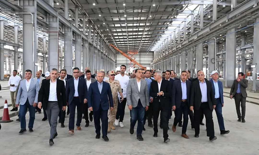 رئيس الوزراء يتفقد مصنع الشركة الوطنية المصرية لصناعات السكك الحديدية ببورسعيد رئيس الوزراء يتفقد مصنع الشركة الوطنية المصرية لصناعات السكك الحديدية ببورسعيد