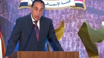رئيس الوزراء يحتفي بعدد من النماذج المتميزة في هيئة الإسعاف المصرية