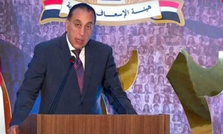 رئيس الوزراء يحتفي بعدد من النماذج المتميزة في هيئة الإسعاف المصرية رئيس الوزراء يحتفي بعدد من النماذج المتميزة في هيئة الإسعاف المصرية
