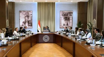رئيس الوزراء يستقبل الرئيس التنفيذي لشركة "فيزا" بحضور محافظ المركزي