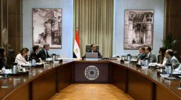 رئيس الوزراء يستقبل الرئيس التنفيذي لشركة فيزا بحضور محافظ البنك المركزي