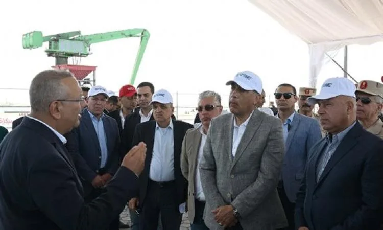 رئيس الوزراء يشهد افتتاح "رصيف عباس" بميناء غرب بورسعيد بعد تطويره رئيس الوزراء يشهد افتتاح "رصيف عباس" بميناء غرب بورسعيد بعد تطويره