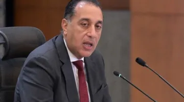 رئيس الوزراء يطمئن على صغيرة مريضة بالأورام في طنطا ويوجه بسرعة علاجها استجابة لنداء والدتها